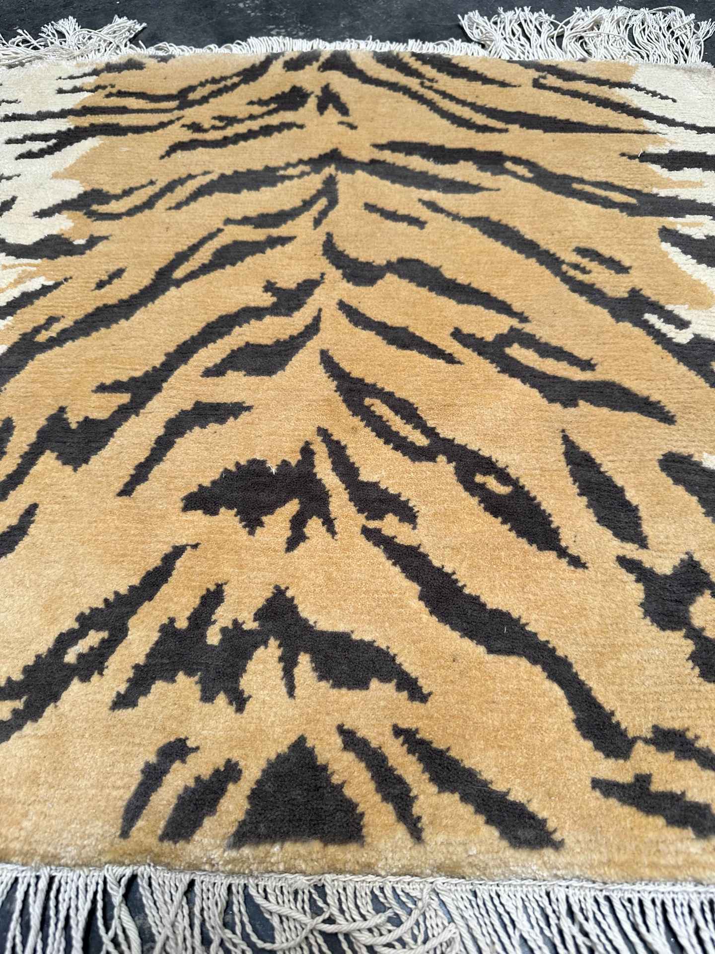 Handknotted Statement Rug